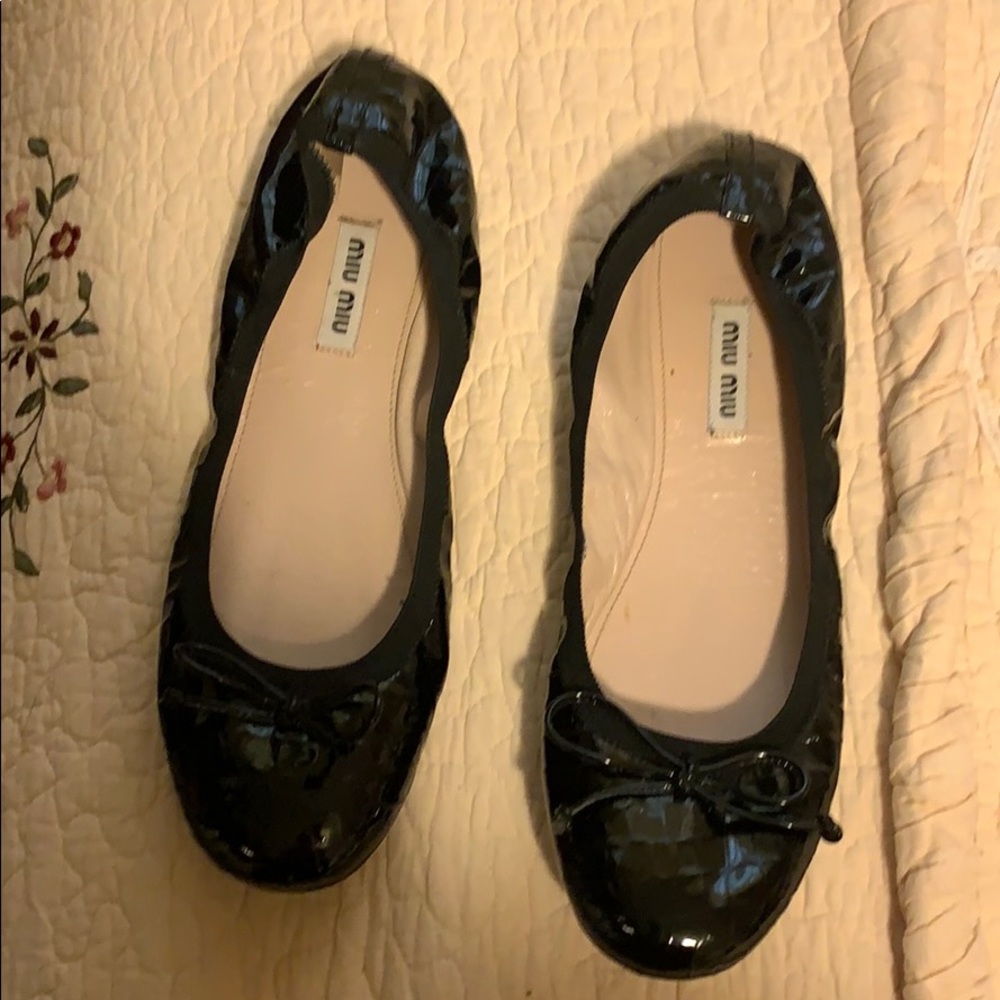 Estoy vendiendo sapatias son marca Miu Miu.